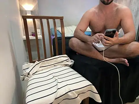 Show modela CasadoLutadorBigStuds na web-kameri