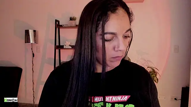 urcute_kitten Adlı Modelin Canlı XXX Sohbeti