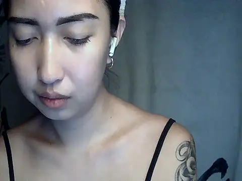 XXnaughty_08XX Adlı Modelin Canlı XXX Sohbeti