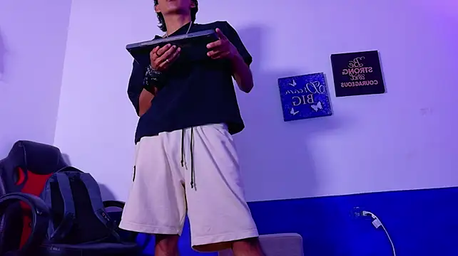 XXX chat uživo modela Osuke_noir