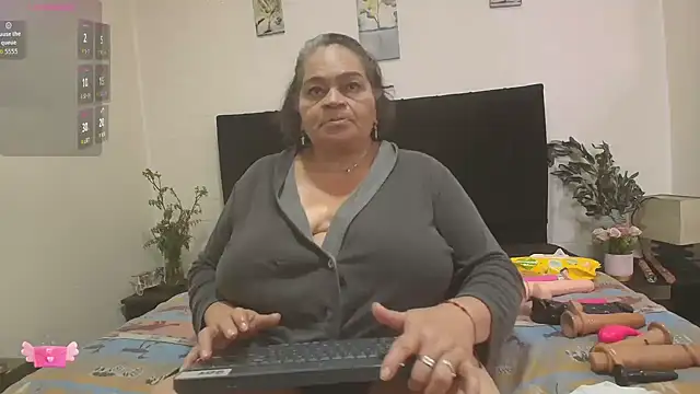 QueenMatturex's Live XXX Chat
