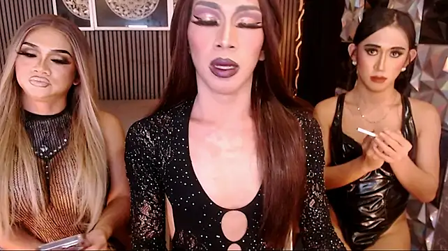 دردشة PrettyHorseCockTrans الجنسية المباشرة