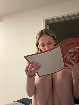 M1ssyk1ssy's Live XXX Chat