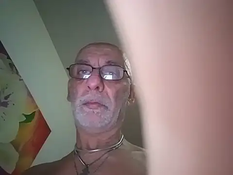 Toby2712 XXX чат на живо