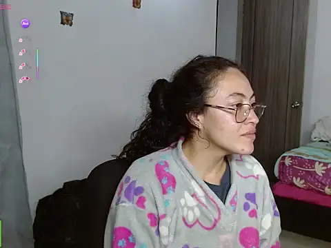 Chat +18 de Amitlu_ ao vivo