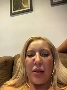 Juuhschmittn Live XXX chat