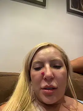 Juuhschmitt's Live XXX Chat