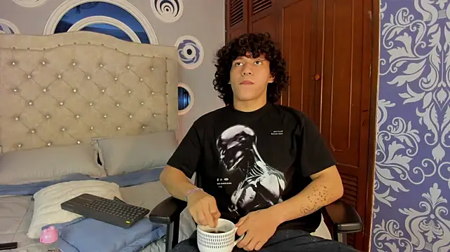 adrian_black86306 Live XXX-Chat