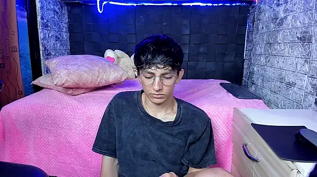 הופעת וובקאם של ElanGiraldo