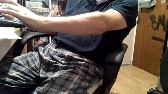 isadirtydog's Live XXX Chat