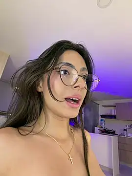 ZaraLuuv লাইভ XXX চ্যাট