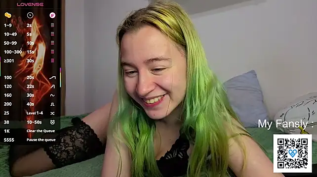 Emilya201 live XXX chat