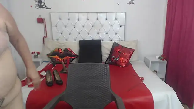Chat +18 de Sweetbigcatt ao vivo