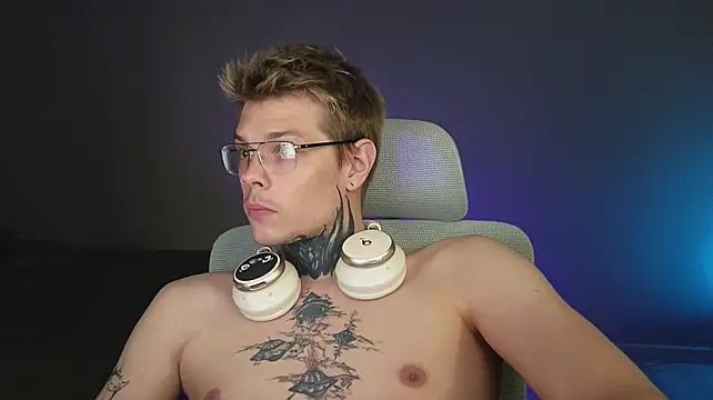 DENIS_HERE live XXX chat