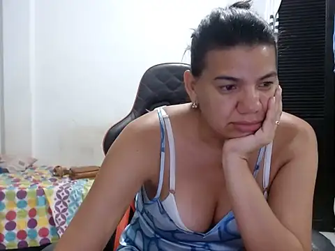 Adriana_0312's Live XXX Chat