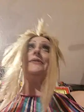 Splash_Queen420 Adlı Modelin Canlı XXX Sohbeti
