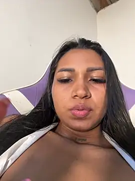 Chat XXX en directo de Barbiebrunette_