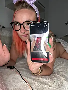 Chat XXX ao vivo de Fiebie_licious_