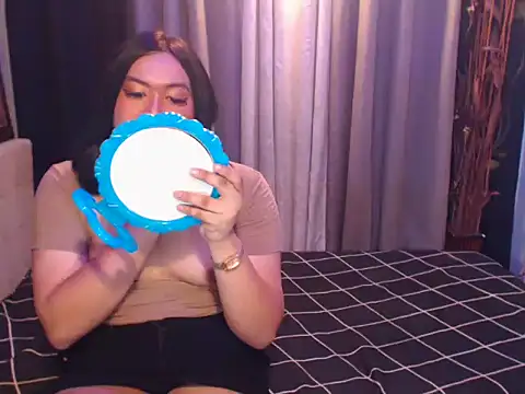 AsianHotPrecious élő XXX-chatje