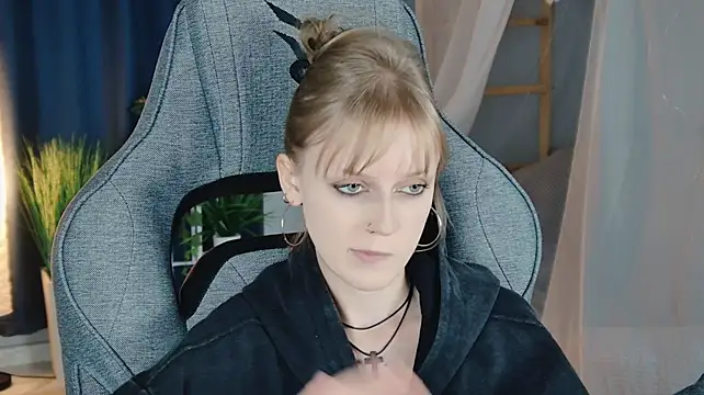 Chat XXX en directo de KiraMontoya