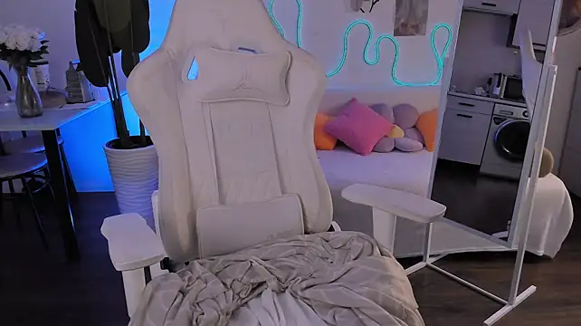 LittlePeach007 élő XXX-chatje