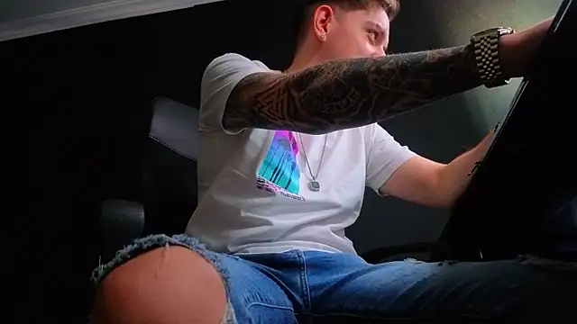 Živý XXX chat FelixStarkk