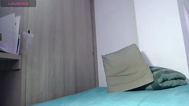 Tyler_axel live XXX chat