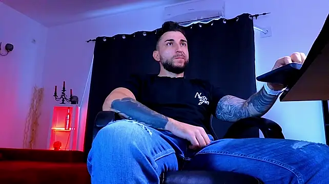 MightyAaron66 Live XXX Chat