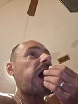 DaddyAndSplashQueen élő XXX-chatje