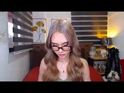 JuicyCockThea Live XXX-Chat