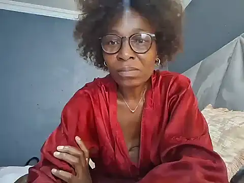 NaughtyCouga's Live XXX Chat