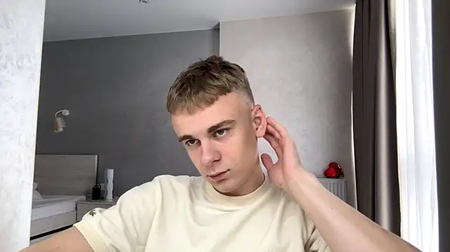 SoloFury Adlı Modelin Canlı XXX Sohbeti