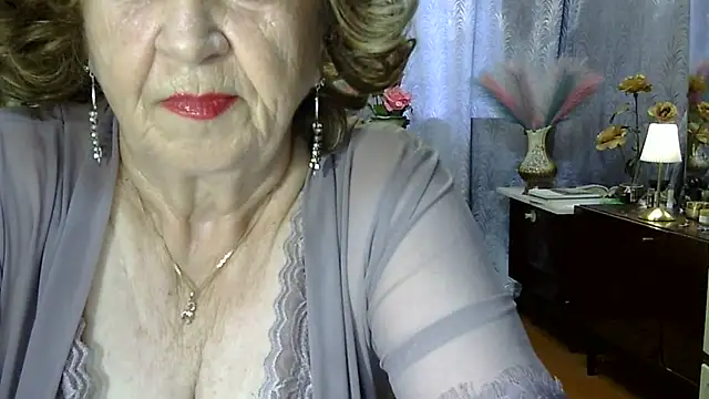 Emma52610 现场XXX聊天