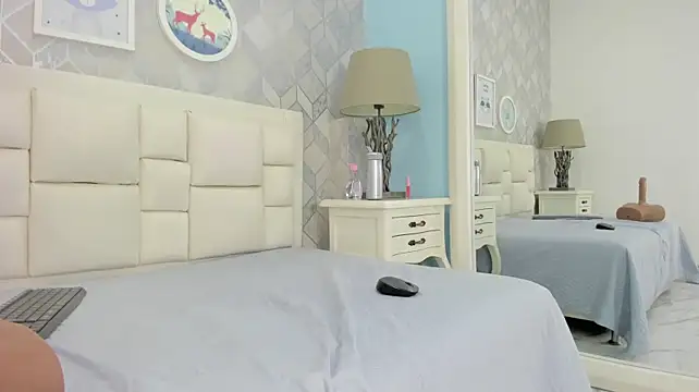 Chat +18 de naia_cox ao vivo