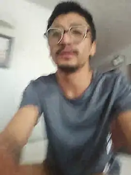 Lokomo32's Live XXX Chat