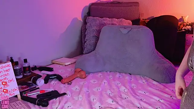 Angel-Lewd-Cake Chat XXX in diretta