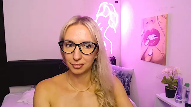Cute_Smile_Shy's Live XXX Chat