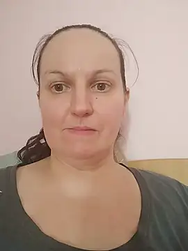 BustyLadyAlma Adlı Modelin Canlı XXX Sohbeti