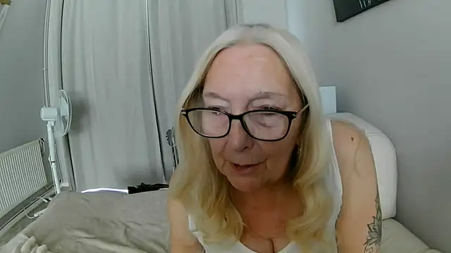 Chanel-56 live XXX chat