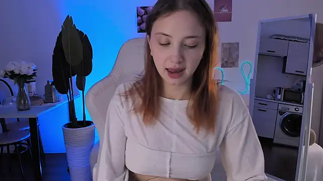LittlePeach007 Adlı Modelin Canlı XXX Sohbeti