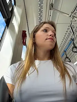 StreetSquirt live XXX chat