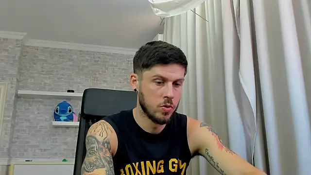 JonahShaw Chat XXX in diretta
