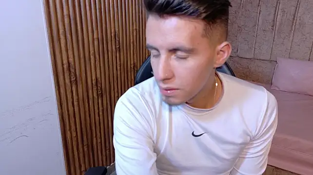 CLYDE_TAY Live XXX Chat