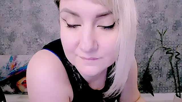 Djullia Live XXX-chat