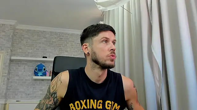 JonahShaw Adlı Modelin Canlı XXX Sohbeti