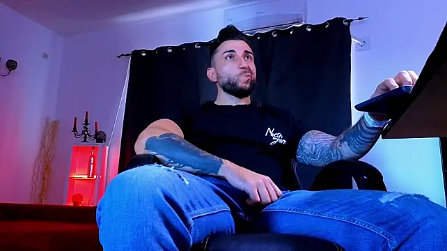 MightyAaron66 – Naživo XXX chat