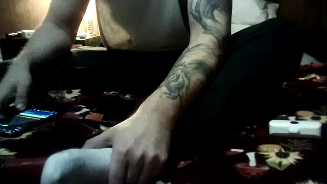 WyattL96's Live XXX Chat