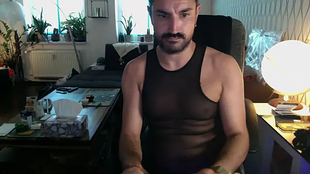 tomz0819's Live XXX Chat