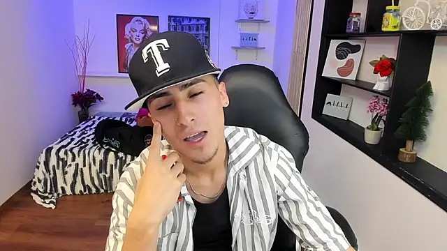Benji23_'s Live XXX Chat