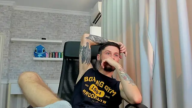 Онлайн чат XXX JonahShaw